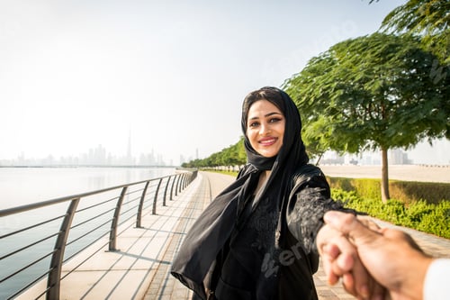 Preview: Arabic couple dating in Dubai
