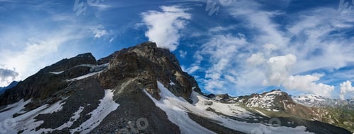 Preview: Panoramic scenery with mountains.