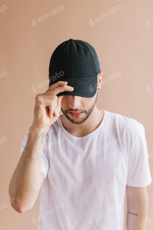 Preview: Man wearing a black cap