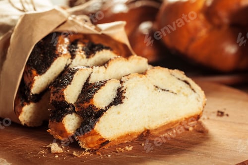 Preview: Freshly baked bread on wooden table