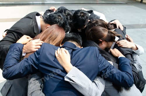Preview: Business teamwork with their heads together.combine the power and harmony of work to achieve success