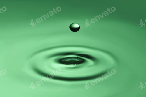 Preview: Oil drips from above. The texture of the product.