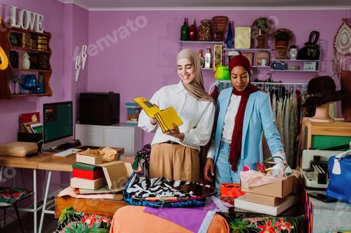 Preview: Muslim women entrepreneurs managing online retail fashion business