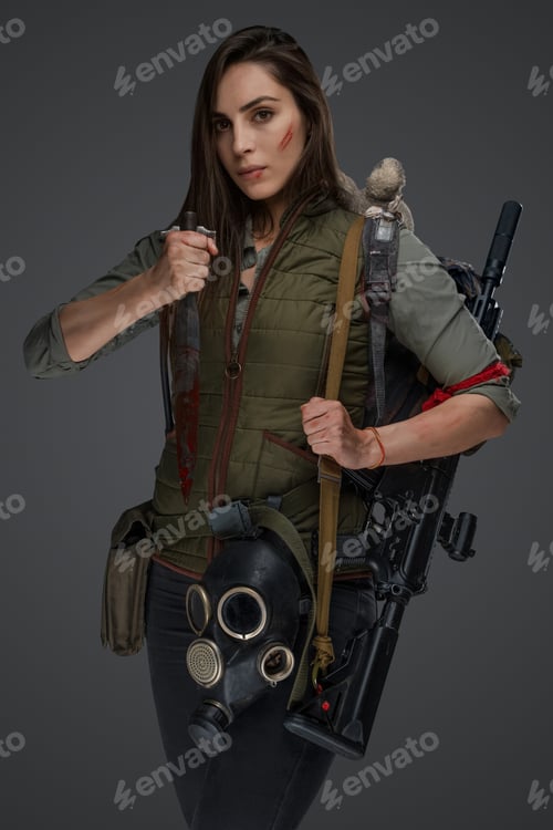 Preview: Middle eastern female survivor, dagger pose