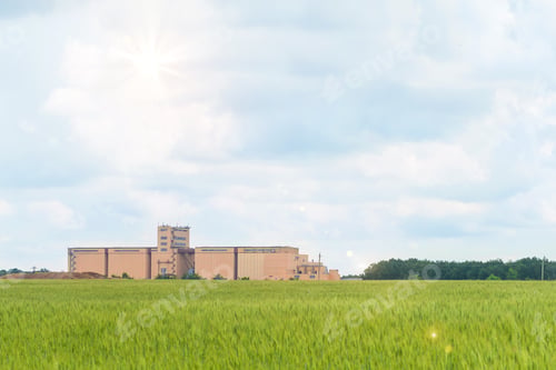 Preview: Wheat fields and elevator