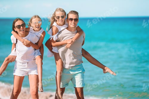 Preview: Happy Family Fun on a Sunny Beach Vacation