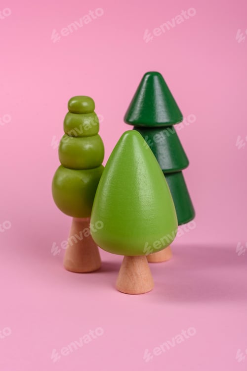 Preview: Wooden model of a tree with a green crown and trunk on a pink background