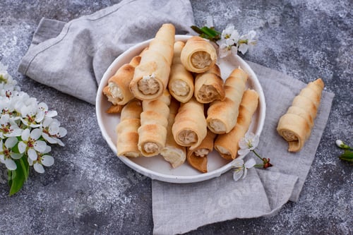 Preview: Sweet tubule or cones with cream