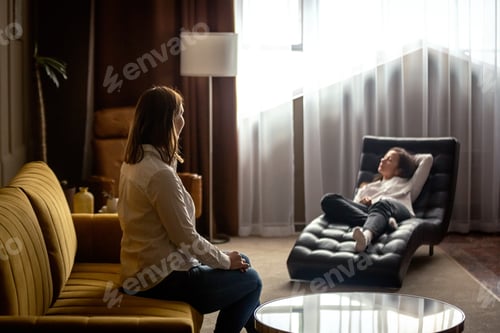 Preview: young woman at the reception of a psychologist