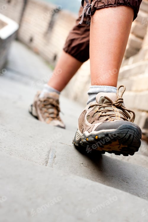 Preview: Young people go hiking on the Great Wall