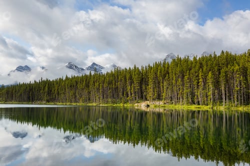 Preview: Lake in Canada