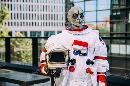 Preview: alien spaceman in a futuristic station