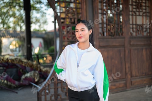 Preview: Young Asian Woman in Sporty Casual Outfit Outdoors
