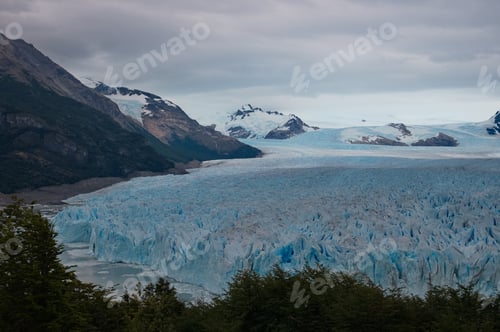 Preview: Massive glacier Perito Moreno