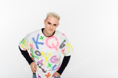 Preview: blonde gay man in stylish t-shirt looking at camera isolated on grey