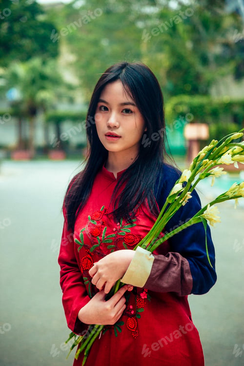 Preview: Beautiful young woman posing