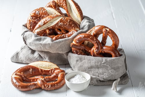 Preview: Salty and delicious pretzels as a salty snack.