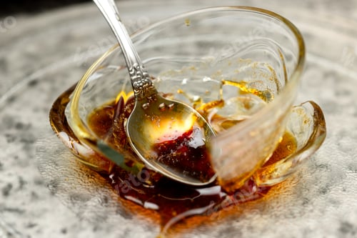 Preview: A metal spoon in a cup of honey when heated in a microwave oven led to destruction. Close-up