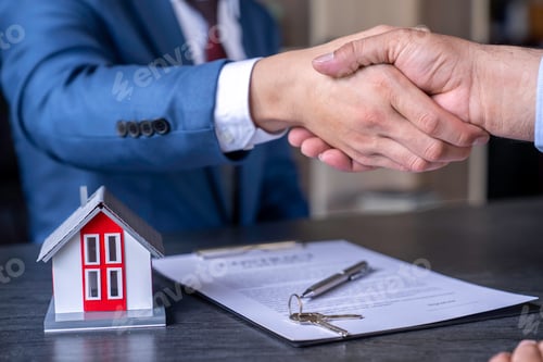 Preview: Real estate brokers are shaking hands to congratulate buyers after agreeing to insure and buy a hous