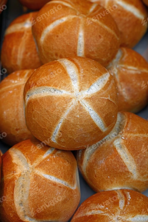 Preview: Close up fresh wheat bread buns on retail display