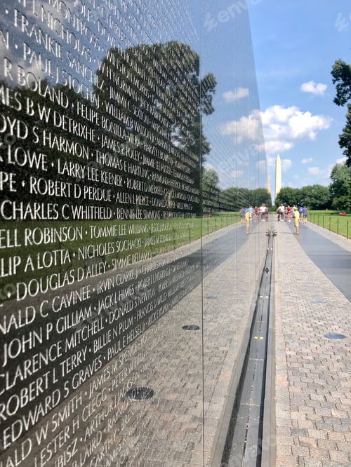 Preview: People visiting the Vietnam Veterans Memorial in Washington D.C.