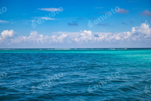Preview: background of turquoise sea and blue sky
