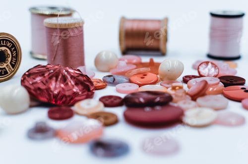 Preview: Vintage buttons and sewing thread spools