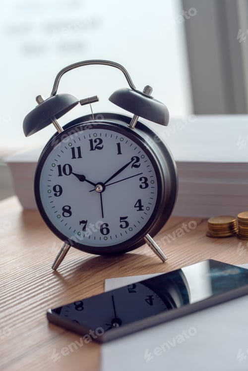 Preview: Working hours, vintage clock and mobile phone