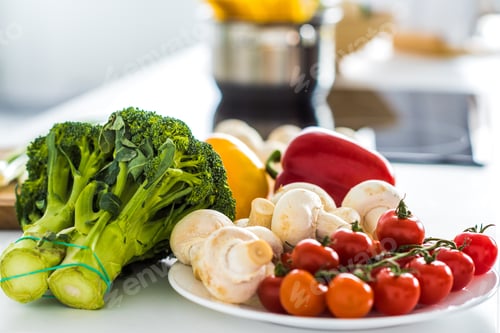 Preview: broccoli, mushrooms and cherry tomatoes on plate in kitchen