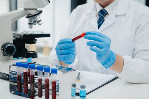 Preview: Male scientist researcher conducting an experiment in a laboratory.