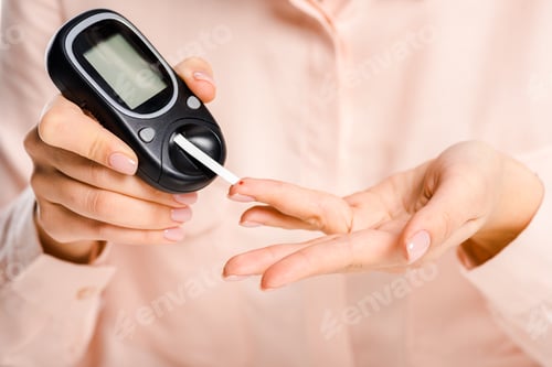 Preview: cropped image of woman measuring level of glucose in blood with glucometer isolated on white,