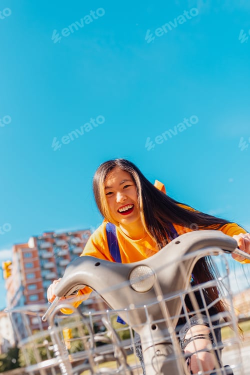 Preview: Chinese tourist girl