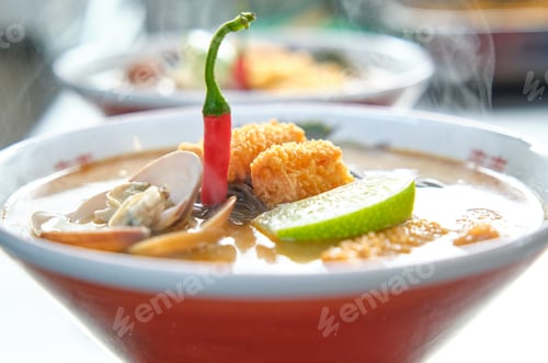 Preview: Appetizing hot spicy soup with Japanese noodles