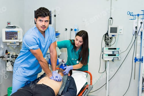 Preview: Medics making emergency procedure with respirator