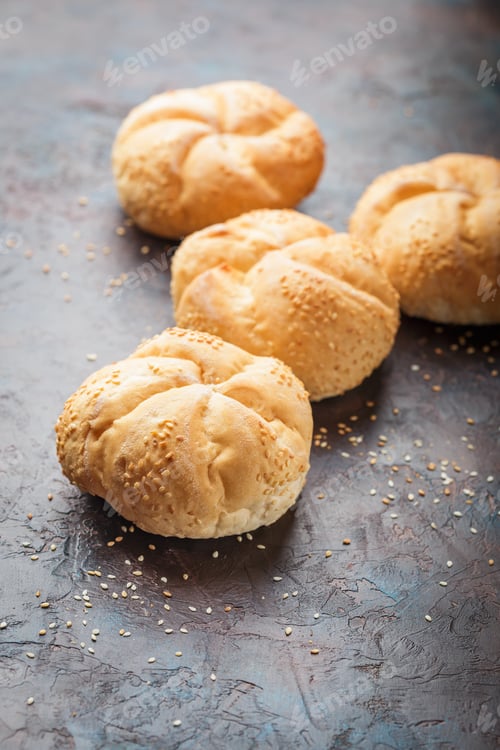 Preview: Fresh buns with sesame seeds