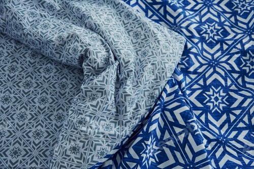 Preview: Geometric Star Pattern in Shades of Blue