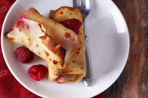 Preview: Crepes Stuffed with Berries