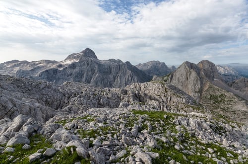 Preview: Hazy view of the mountains