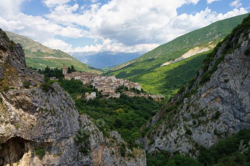 Preview: Road of Gole del Sagittario, famous canyon in Abruzzo