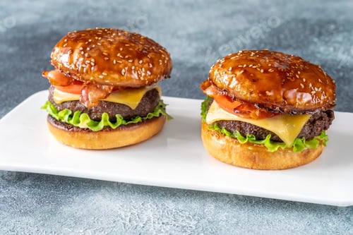 Preview: Hamburgers on the plate