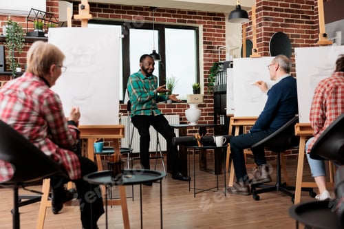 Preview: Group of people at art class