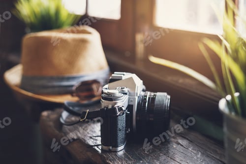 Preview: Retro camera with hat and sunglasses