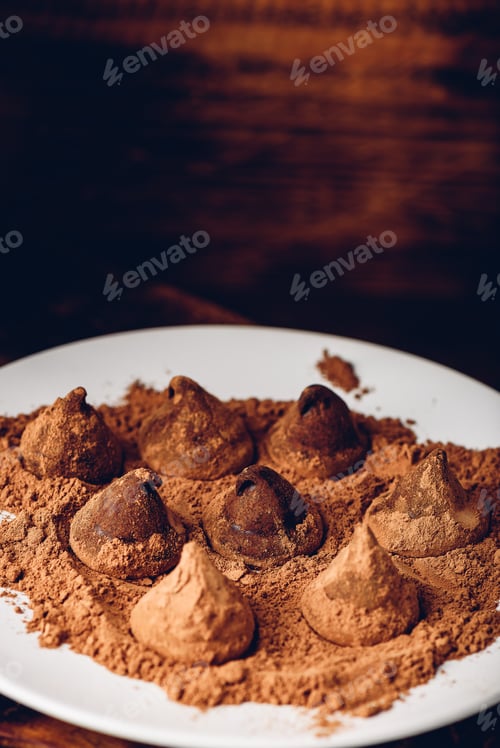 Vista previa: Trufas de chocolate caseras recubiertas de cacao en polvo
