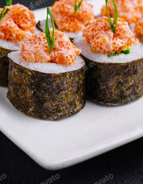 Preview: Sushi roll with salmon and caviar