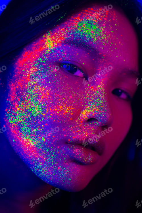 Preview: Fashion model with fluo painting on the face
