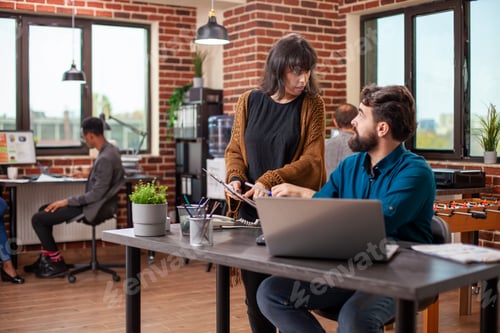 Preview: Manager brainstorms with businesswoman