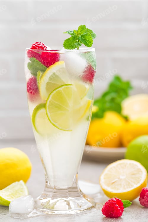 Preview: Lemon mojito cocktail with lime, mint and raspberry, cold drink with ice.