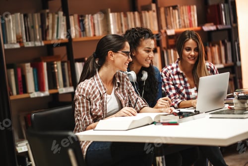 Preview: Students in the library