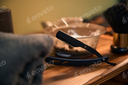 Preview: Razor on workspace of hairdresser