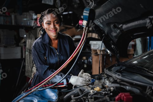 Preview: Mechanics inspect and check the refrigerant and fill the car air conditioner in the garage.